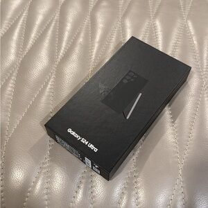 Samsung Galaxy S24 Ultra Packaging in Black New